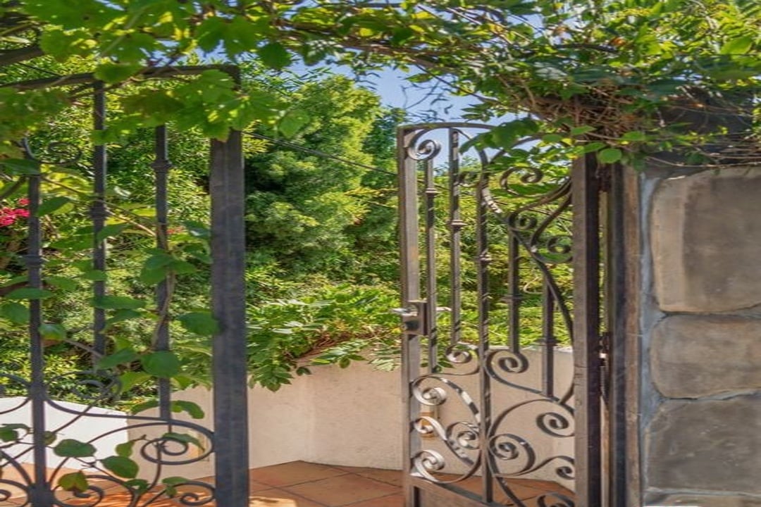 Windmere Pavilion, St Ives Dr, 90069