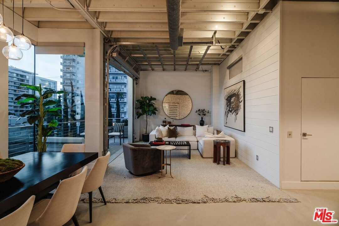 1152 N La Cienega Blvd, #301