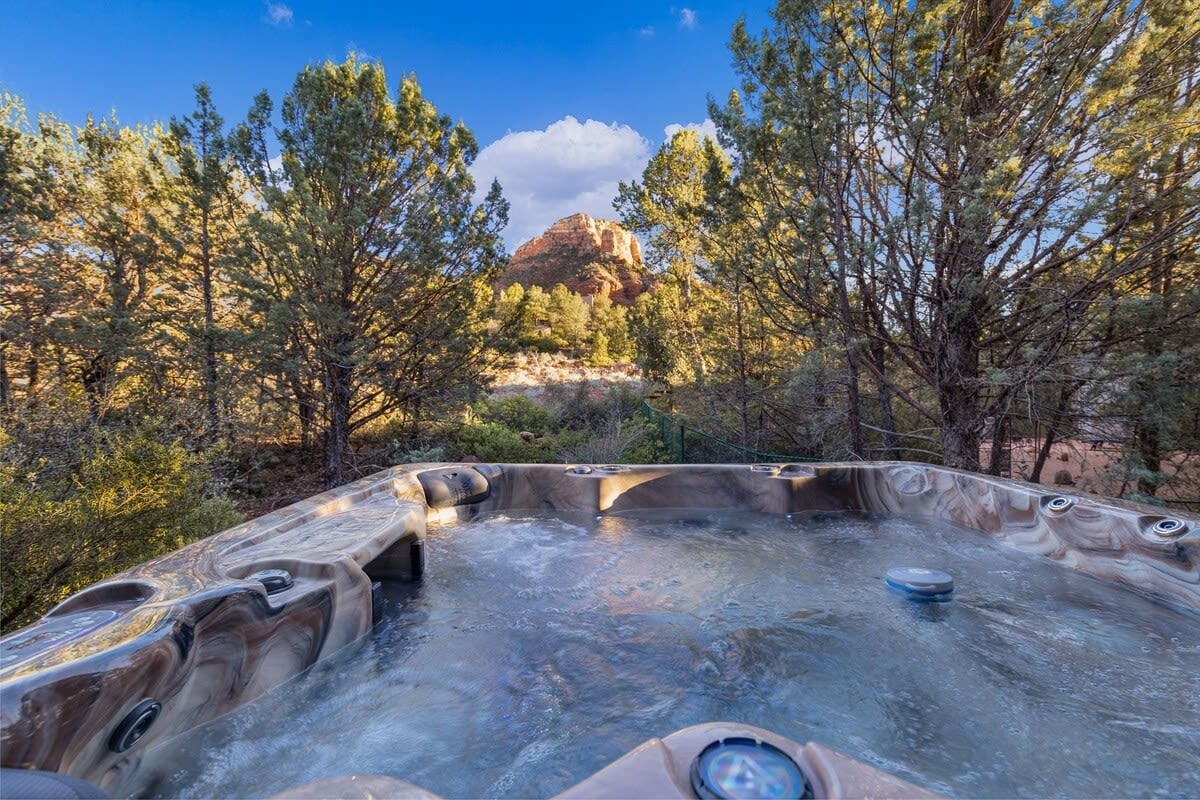 Mammoth Rock Oasis Villa-Hot Tub & Free Pets