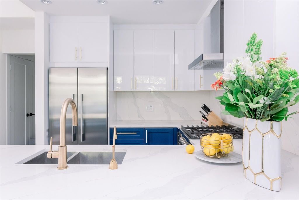 311 W 59th Ave