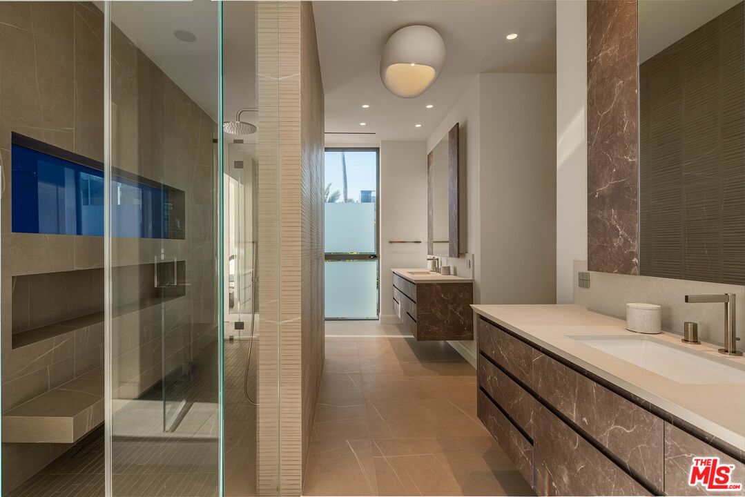 Palisades Beach Rd, 90403