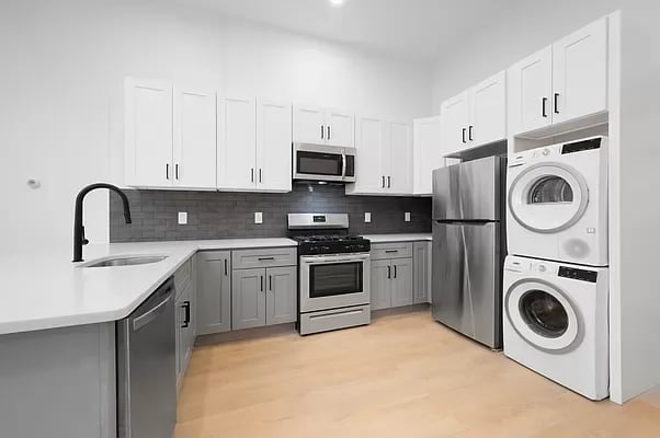 172 North 1st Street Unit: 2