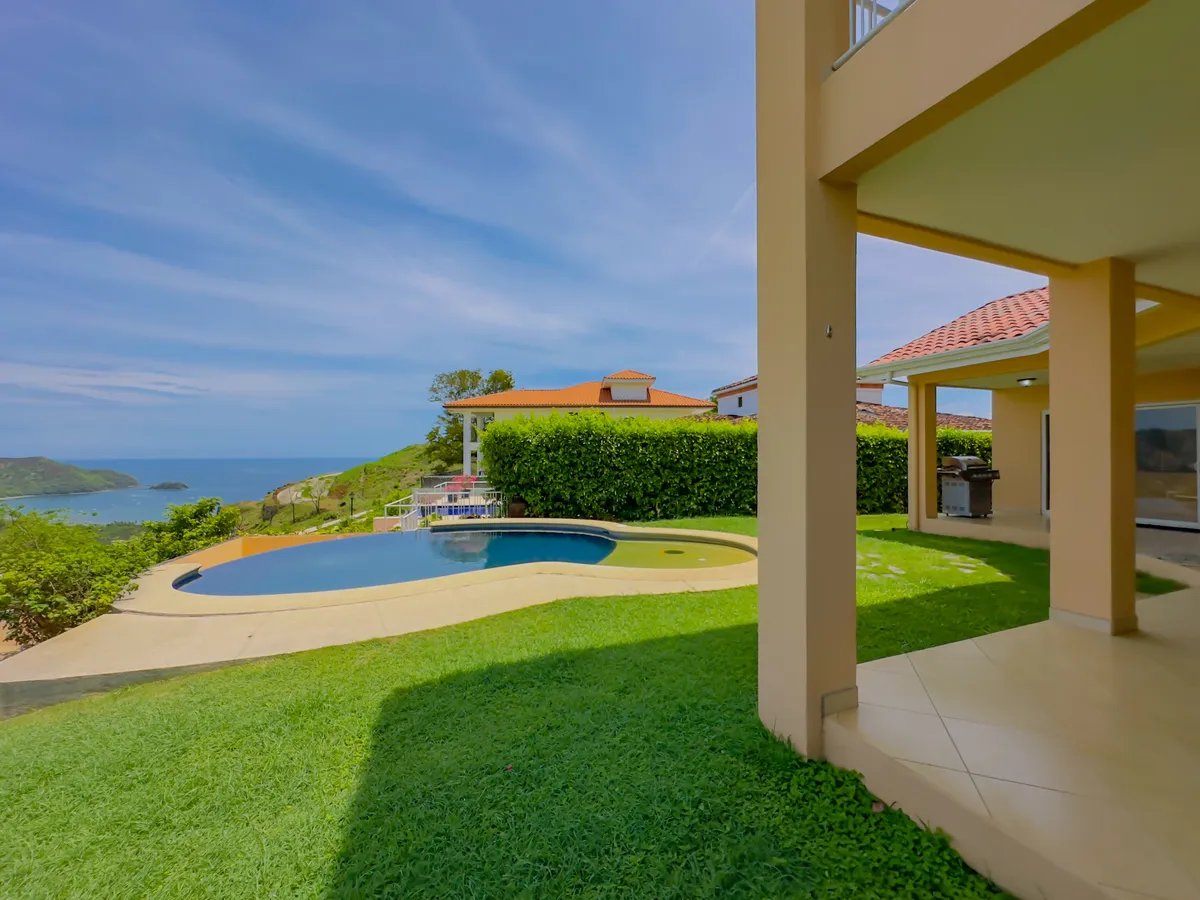 Ocean View Home in Altos del Cacique