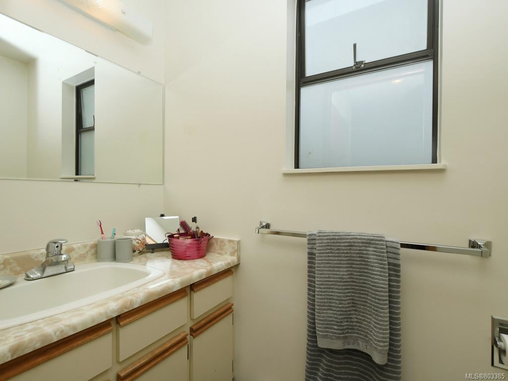 4075 Grange Rd, Saanich