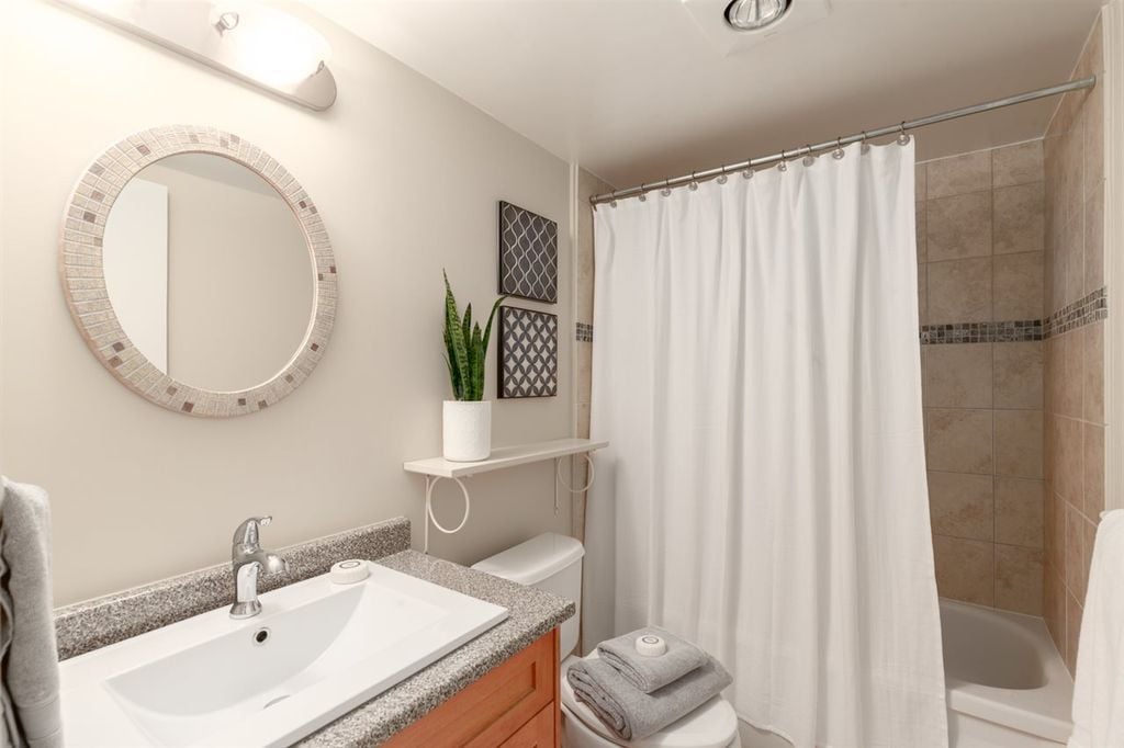 2033 W 7th Ave, #202