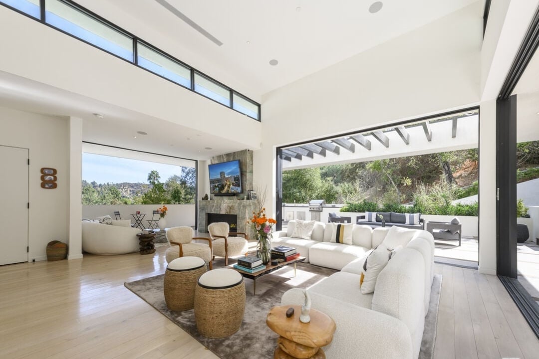 Pinnacle Manor, Willow Glen Rd, 90046