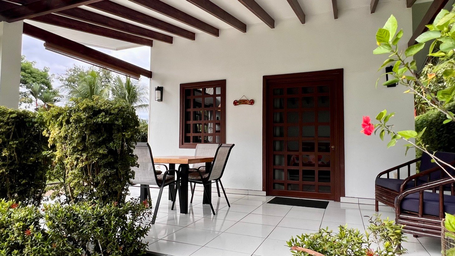 Home, 2 Rental Cabinas & Expansion Potential in Ojochal