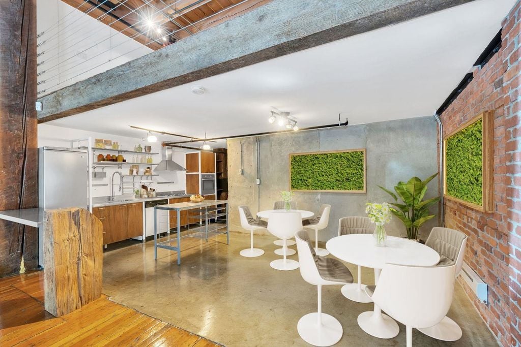 87 E Cordova St