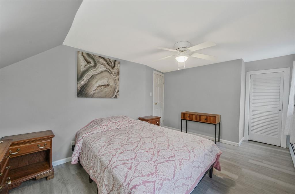 Undisclosed Address, Lindenhurst