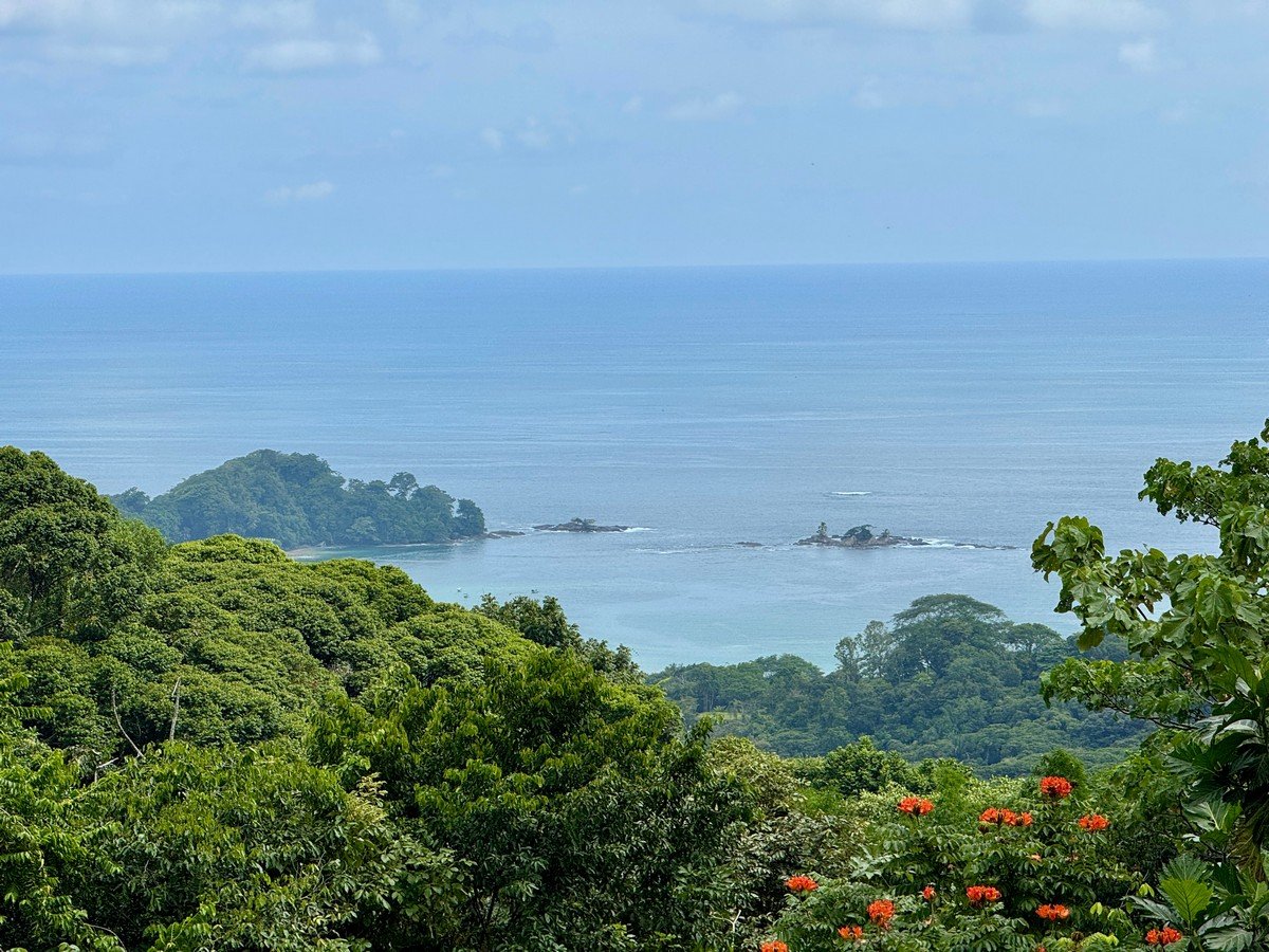 3 Bedroom 2 Story Ocean View Home 10 Min To The Beach, 12.25 Acres!!