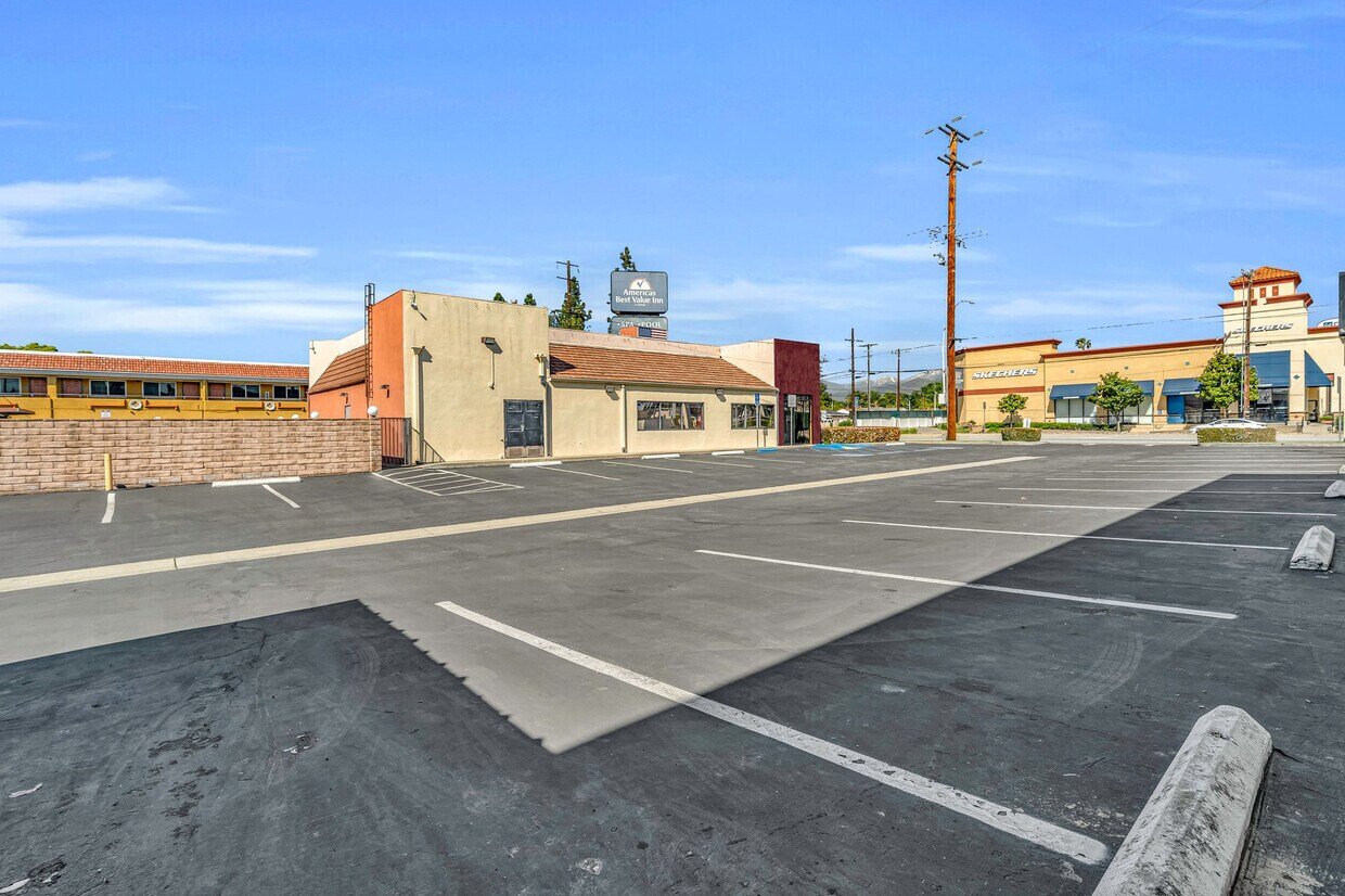 437 Azusa Ave