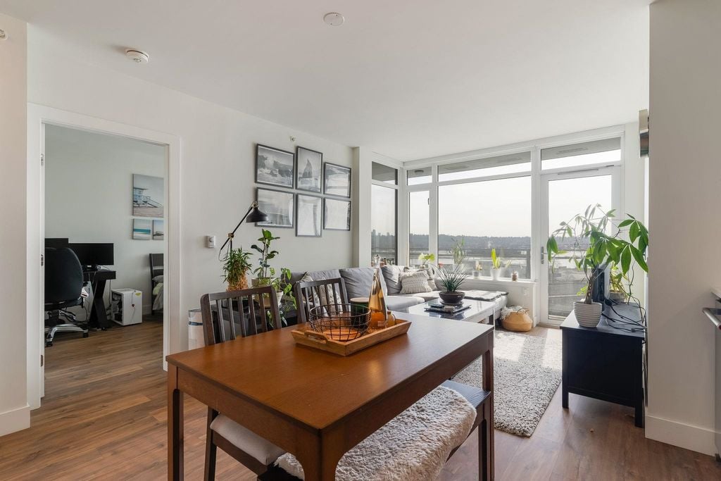 258 Nelson's Crt, #412