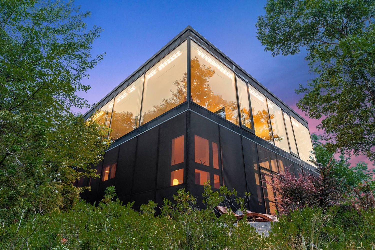 HAMPTONS ARTIST RETREAT BY NOTABLE ARCHITECT ON NEARLY 10 ACRES