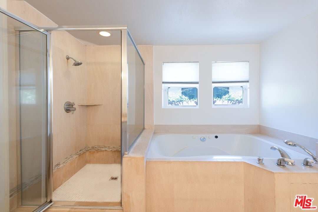 1455 S Roxbury Dr