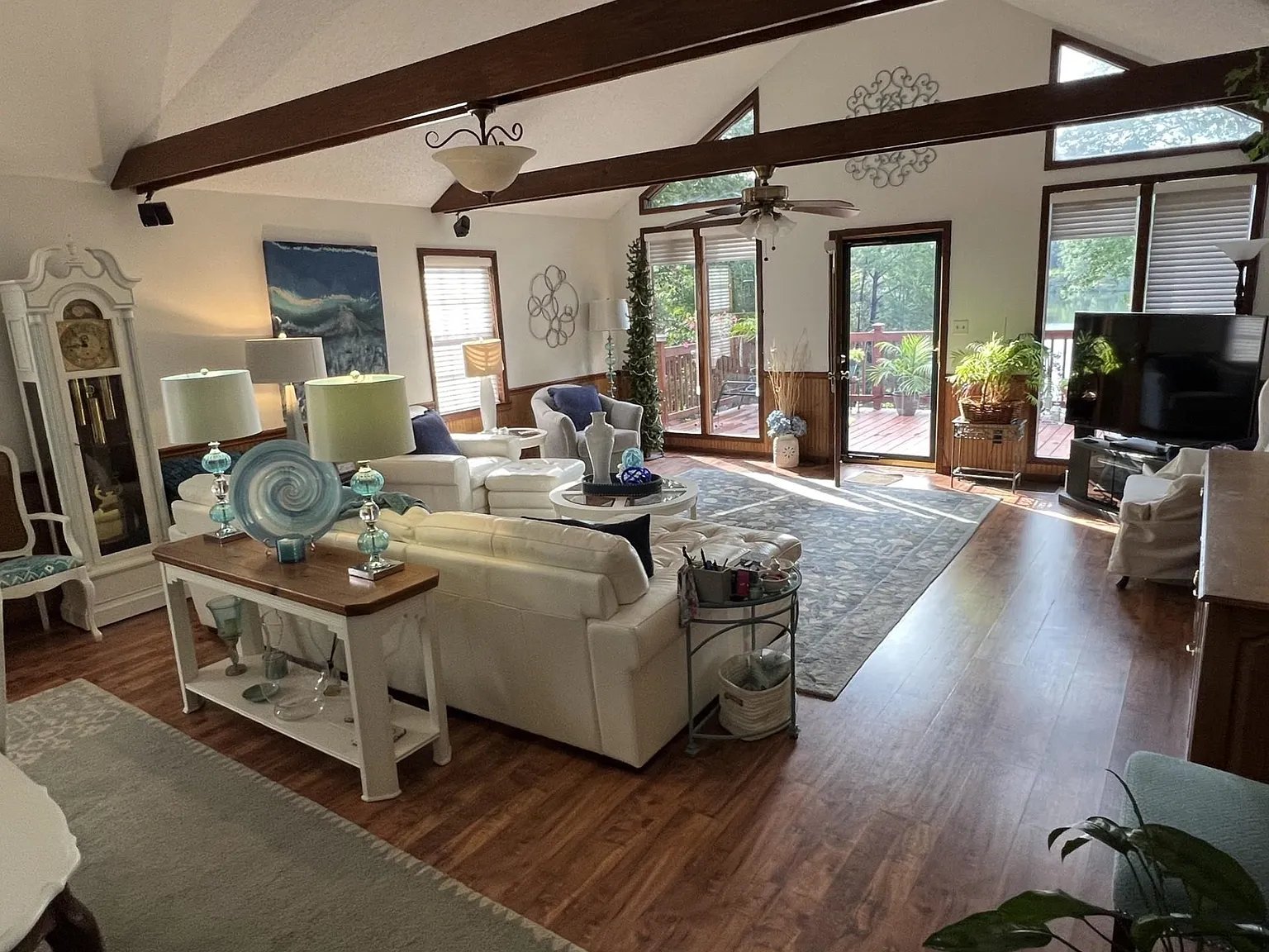 240 Edgewater Dr