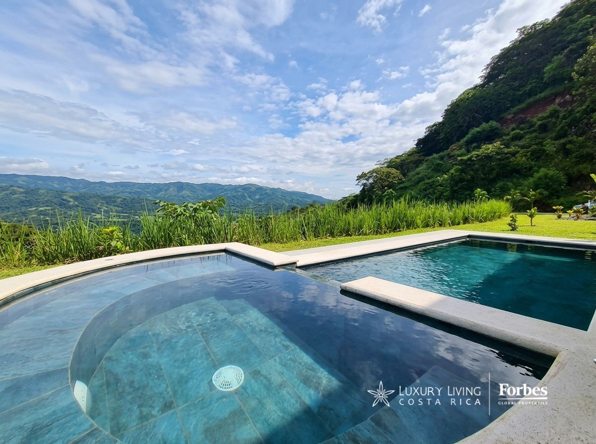 21578 - Contemporary residence with pool and jacuzzi in a gated community, Atenas