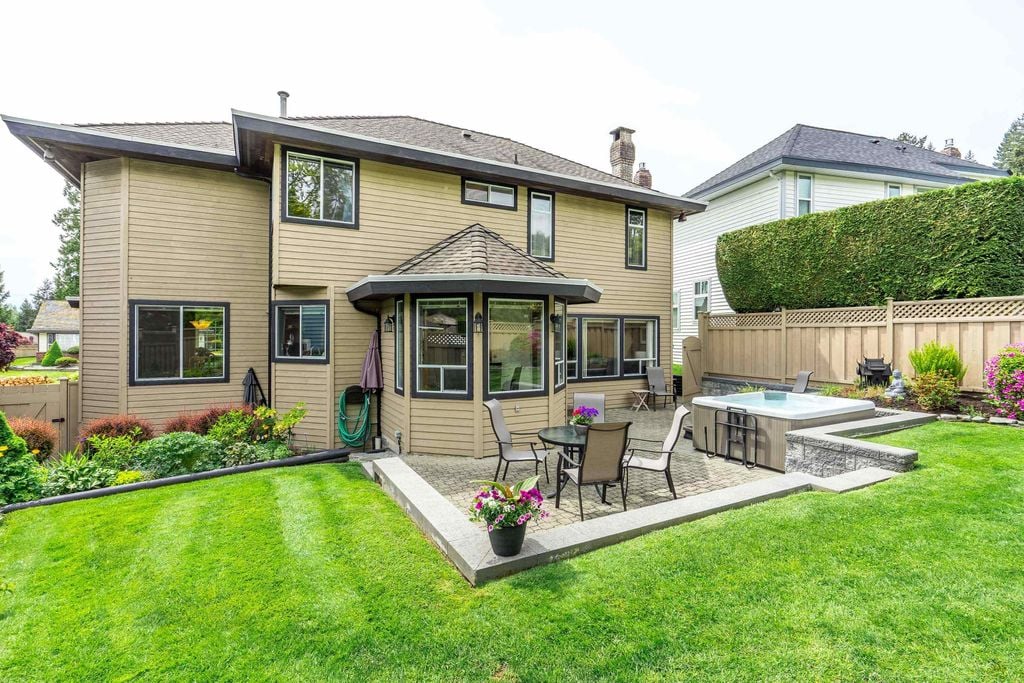 24 Ravine Dr