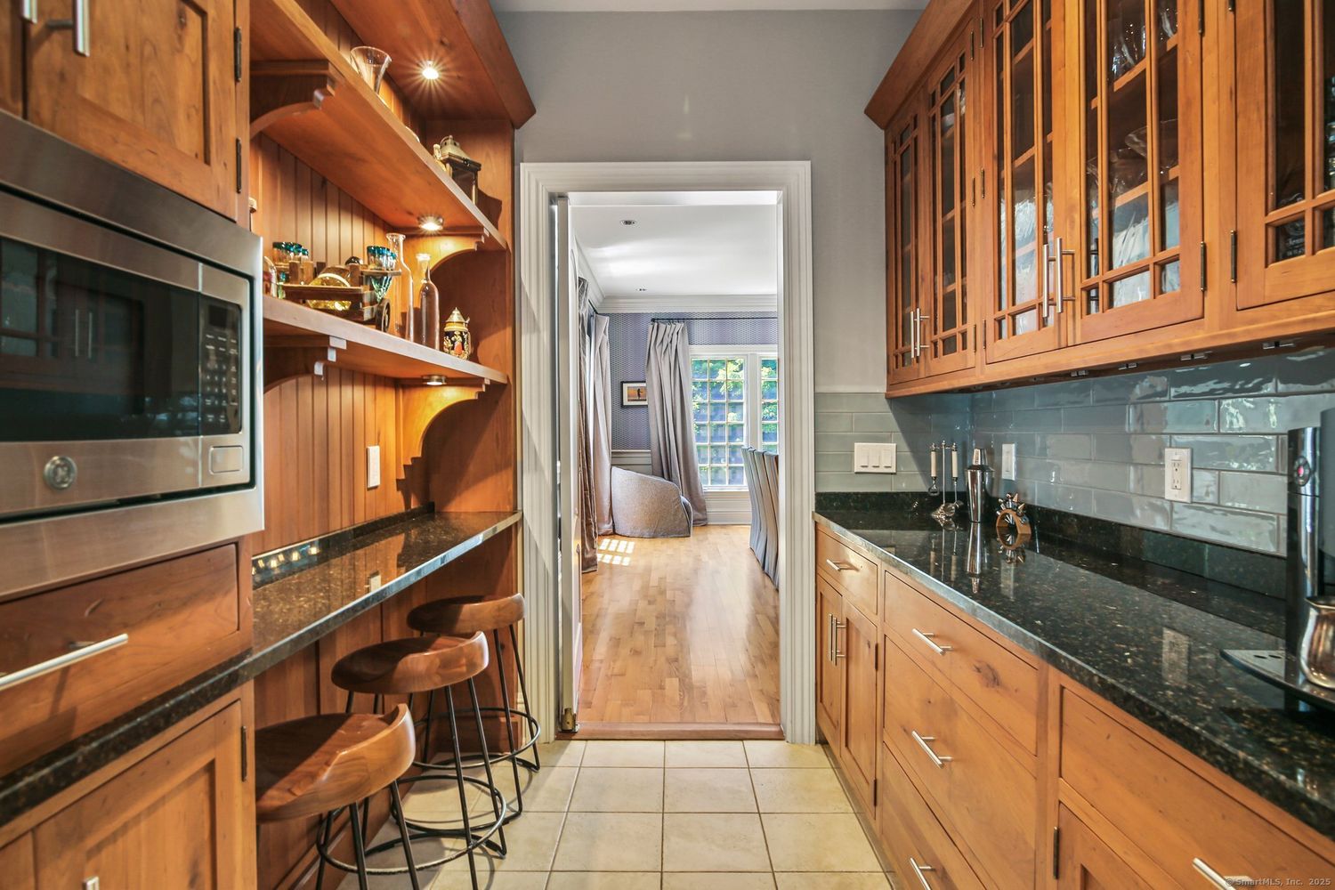 4 Longwood Dr