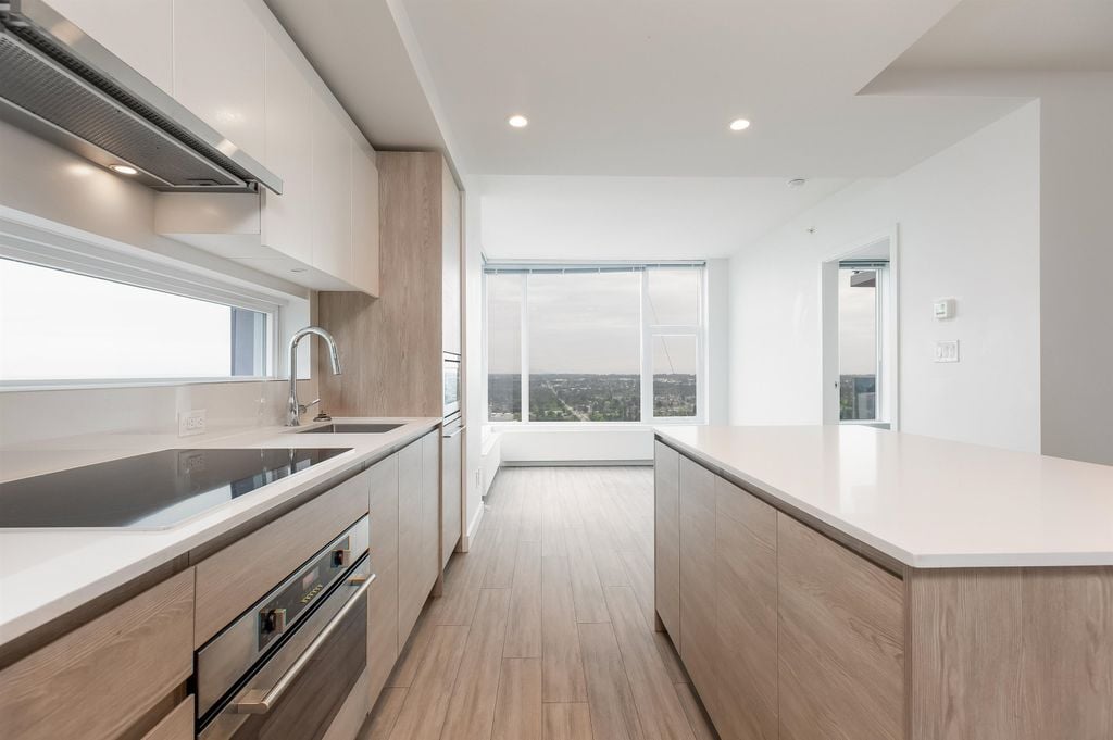 13615 Fraser Hwy, #2810