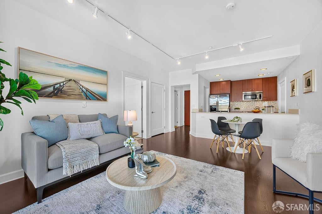 585 9th Street #551
