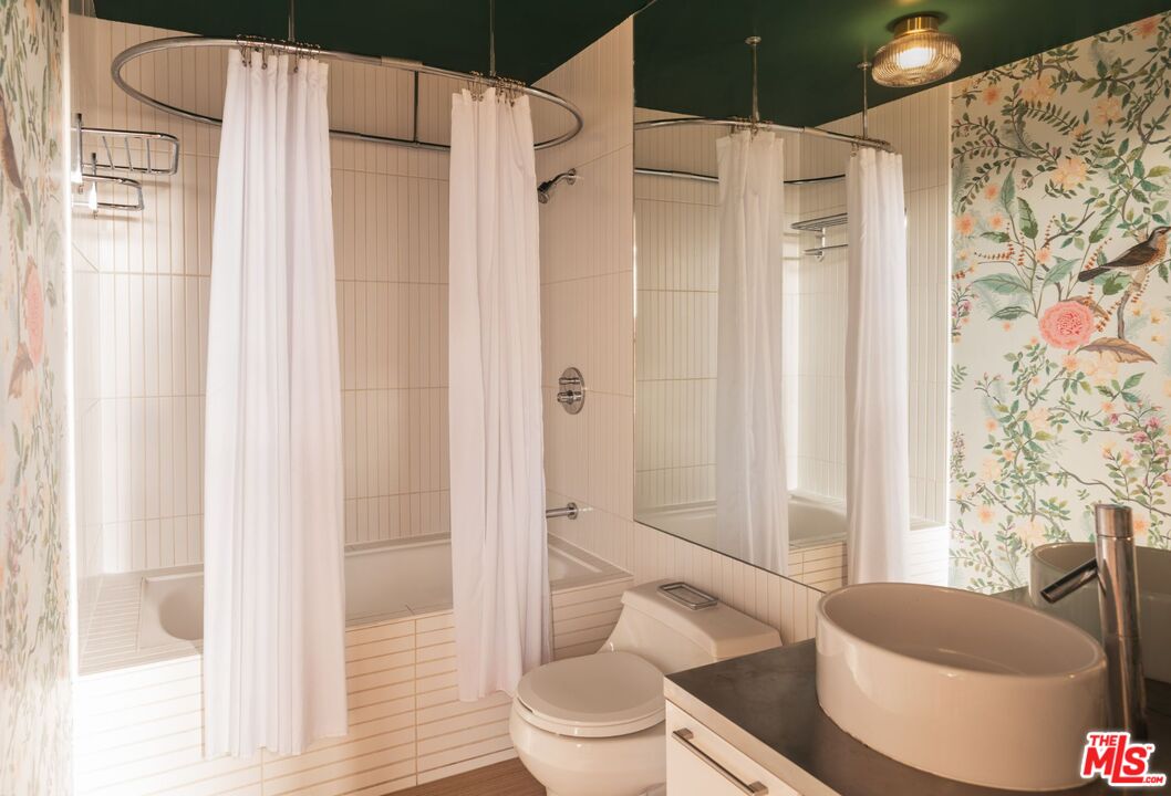 6253 Hollywood Blvd, #402