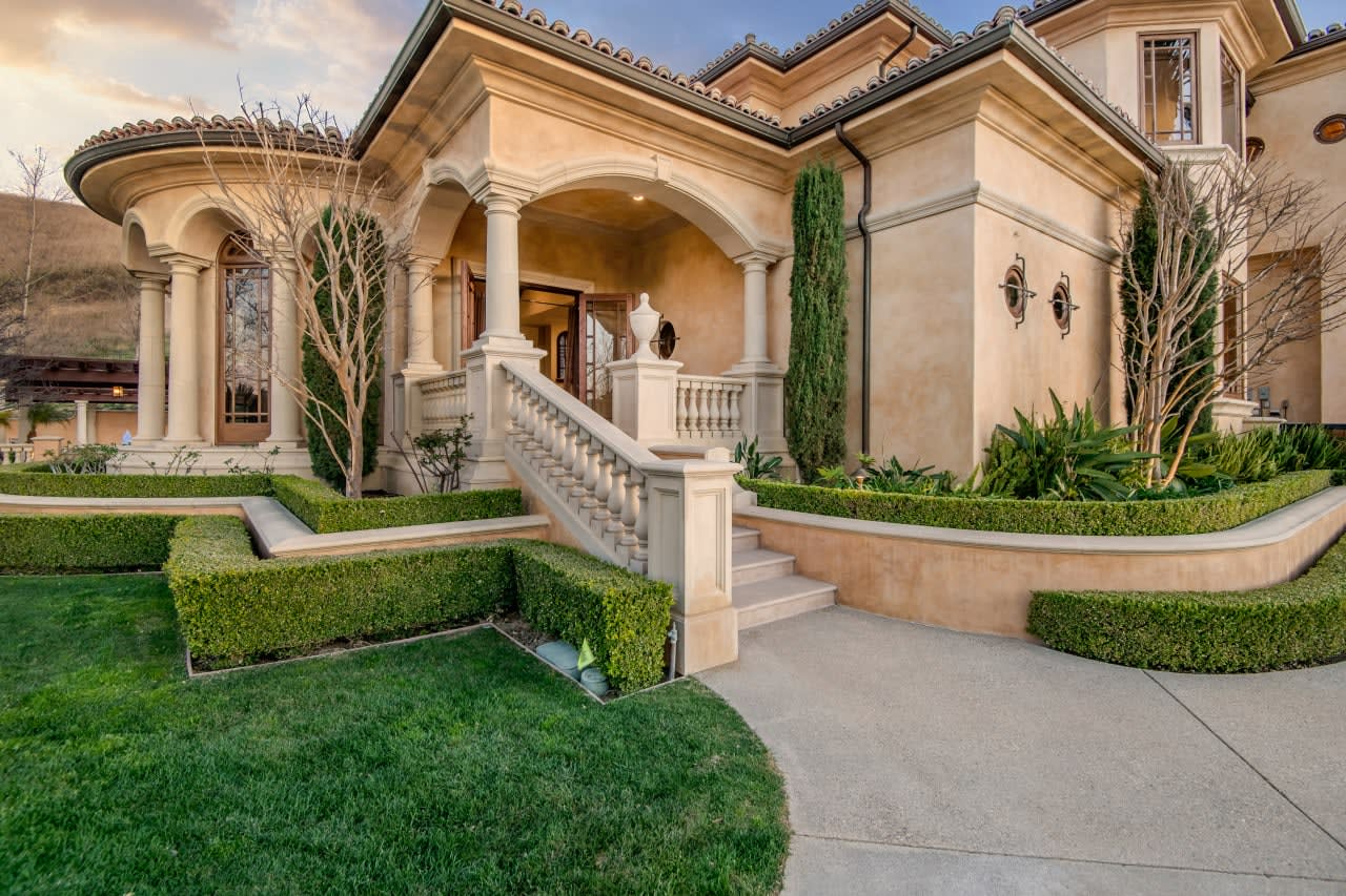 1233 Woodland Grove Ct, Calabasas Real Estate