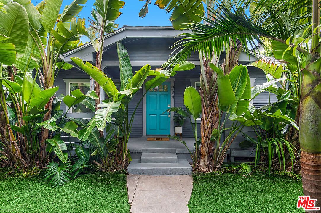 924 Superba Ave