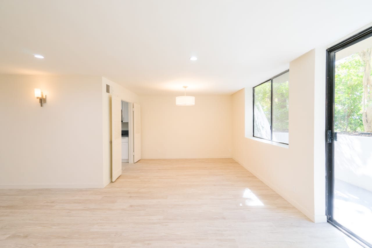Bright and Open Maple Apartment