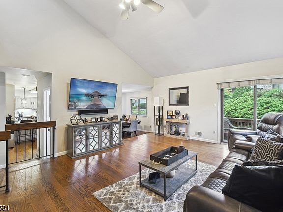 250 Ridgedale Ave Unit: J-6