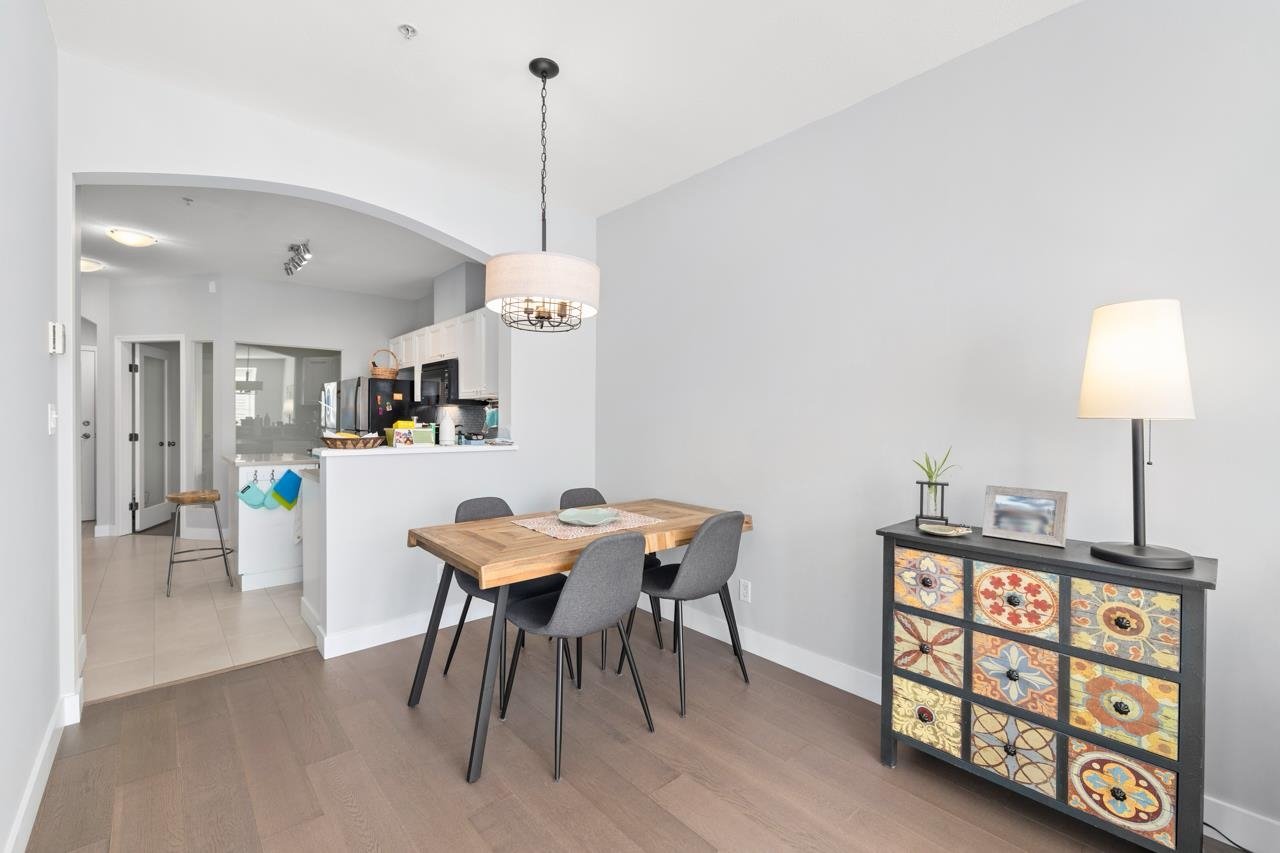210-2175 Salal Dr