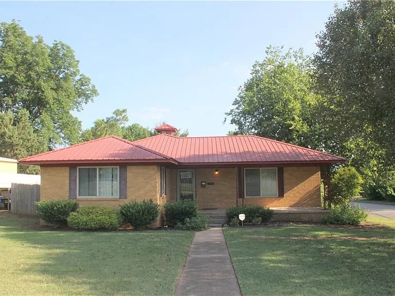 716 W Main St