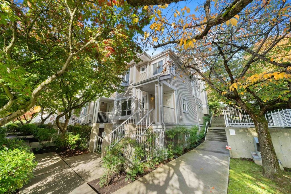 2885 E Kent Ave N, Unit 16