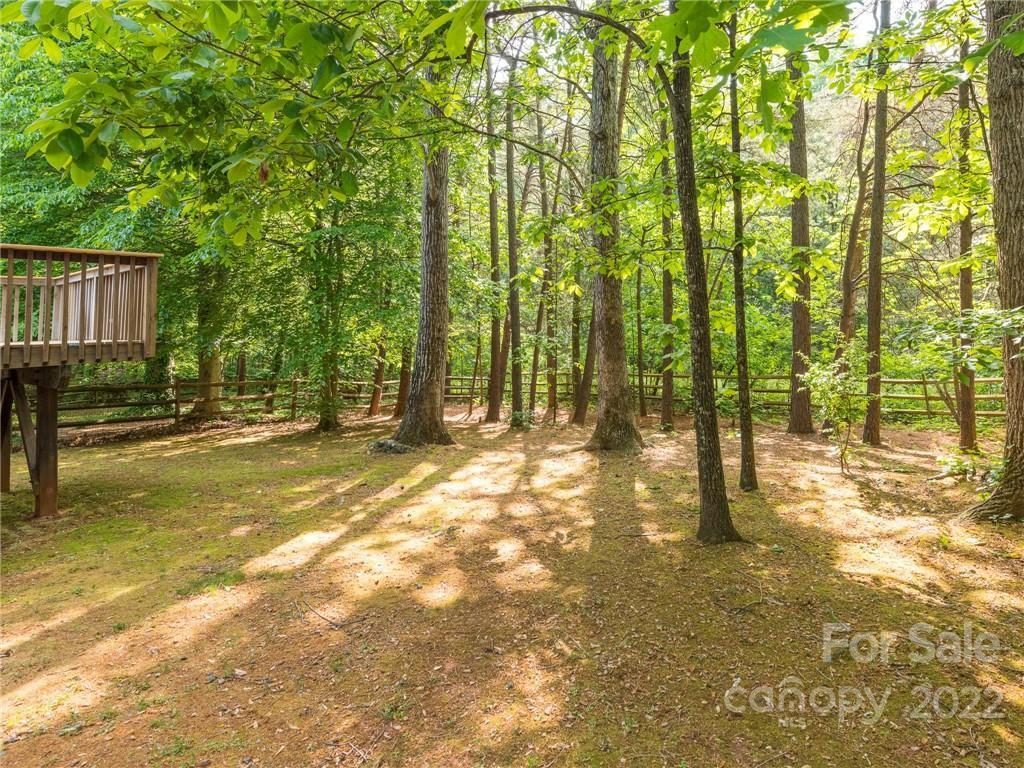 2822 Black Walnut Ln