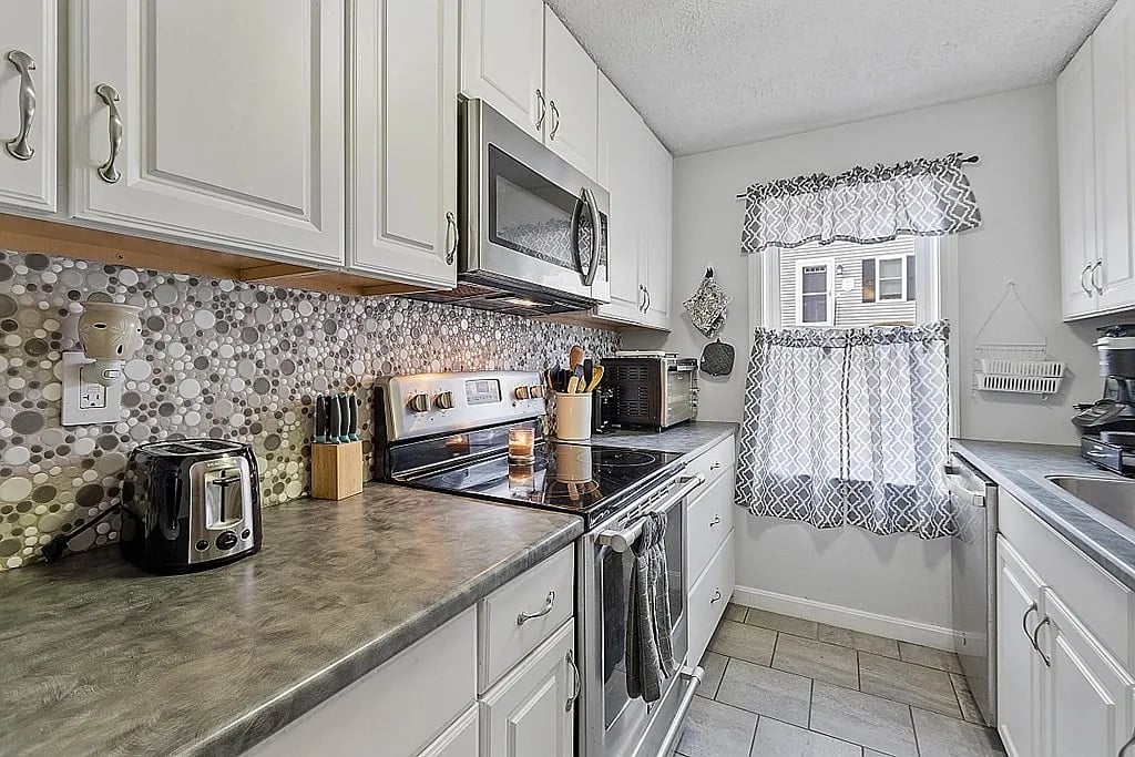 53 Olde Colonial Dr, APT 6