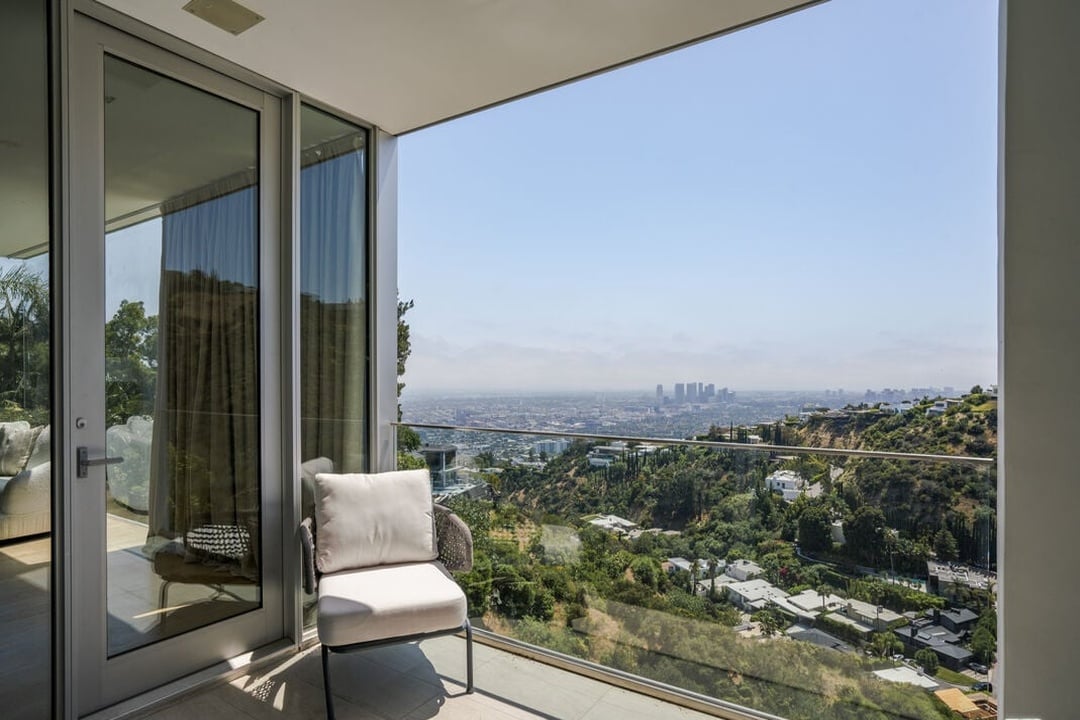 Nova Estate, Sunset Plaza Dr, 90069