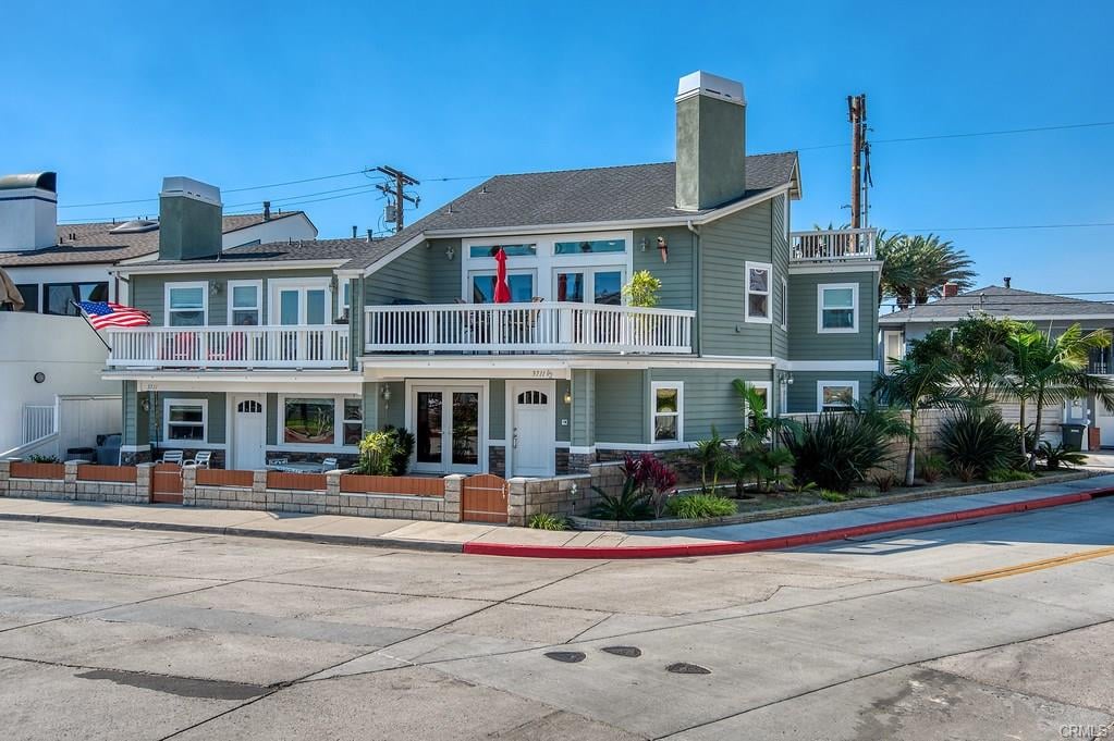3711 Lake Ave