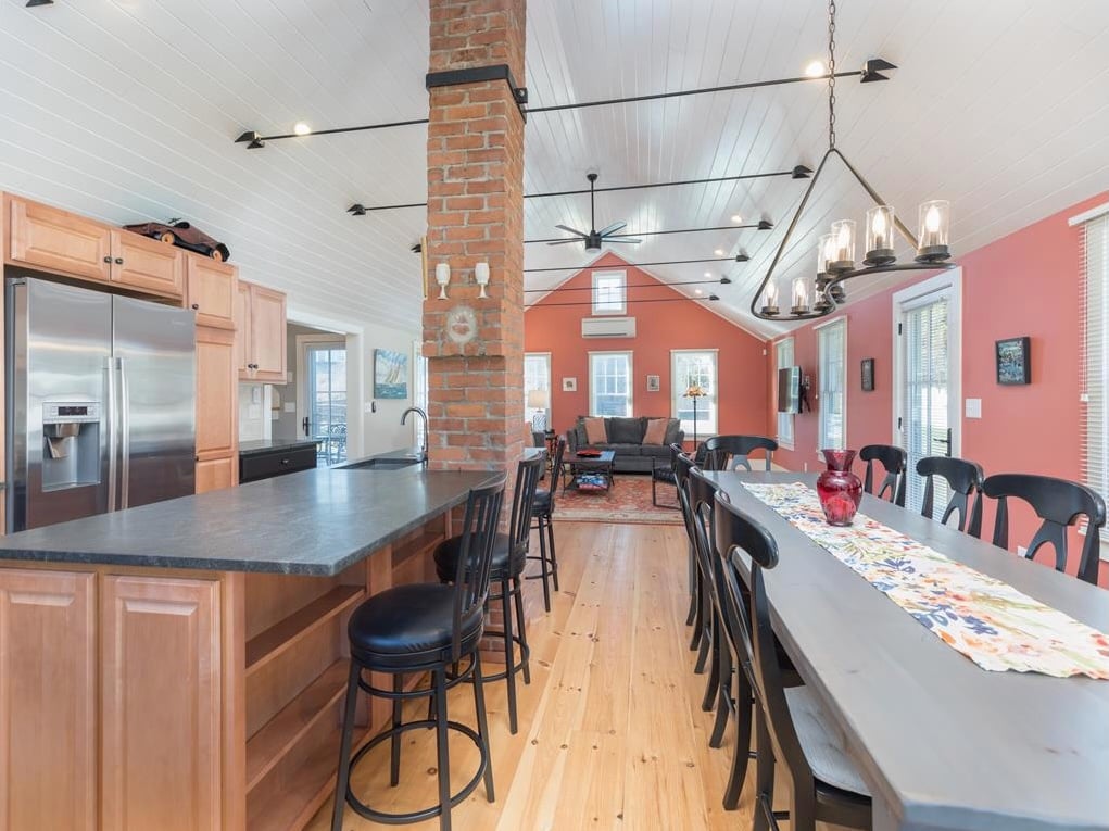 204 Katama Rd