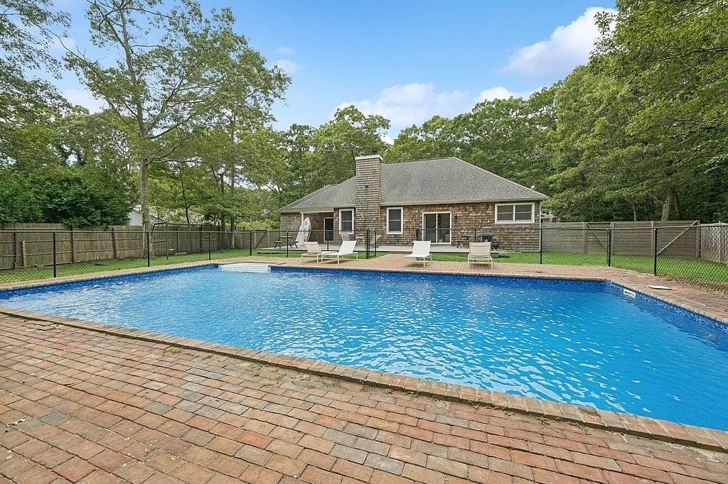 279 Norfolk Dr