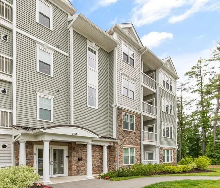 220 Martins Lndg U:306