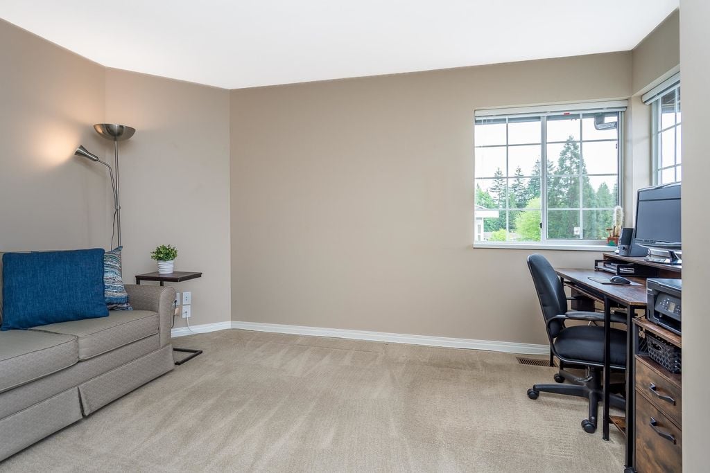 24 Ravine Dr