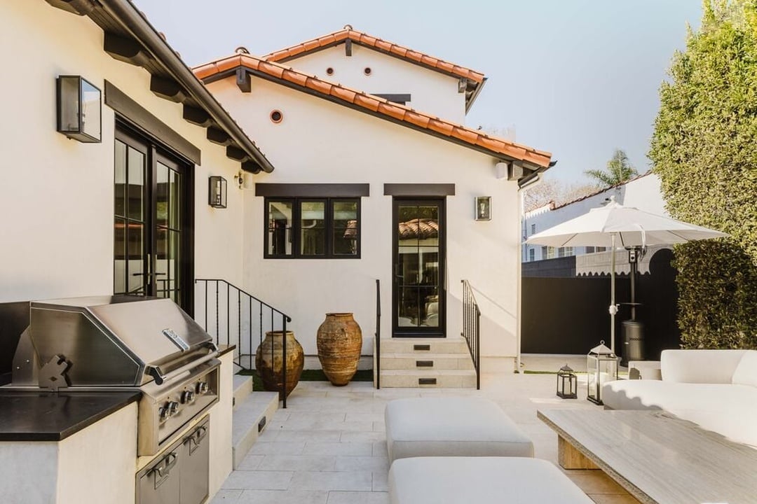 Solaris Pavilion, Westbourne Dr, 90048