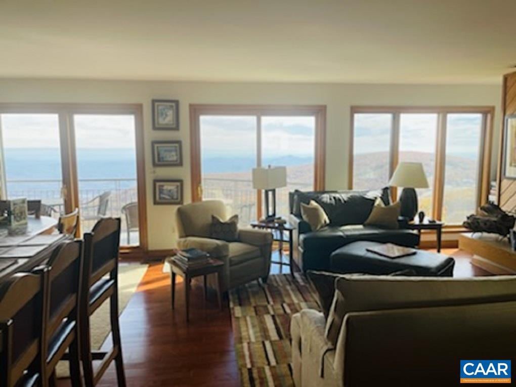 1585 Vistas