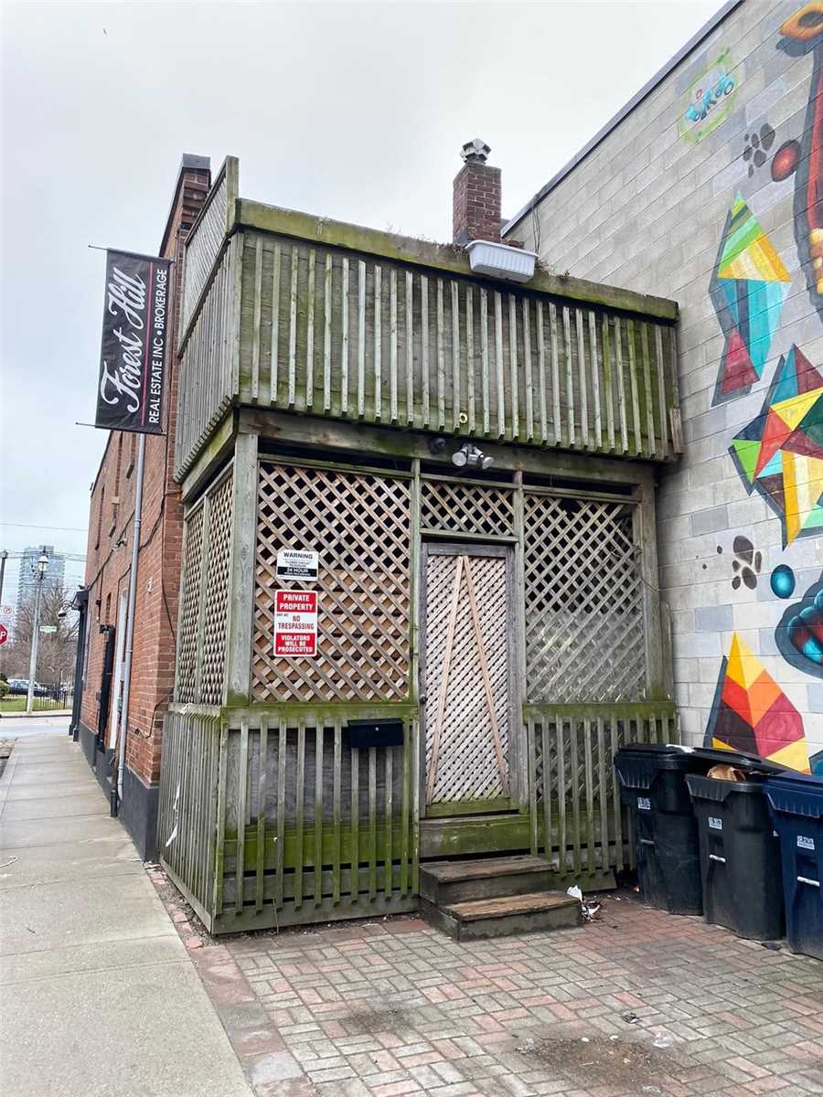 384 Queen Street E