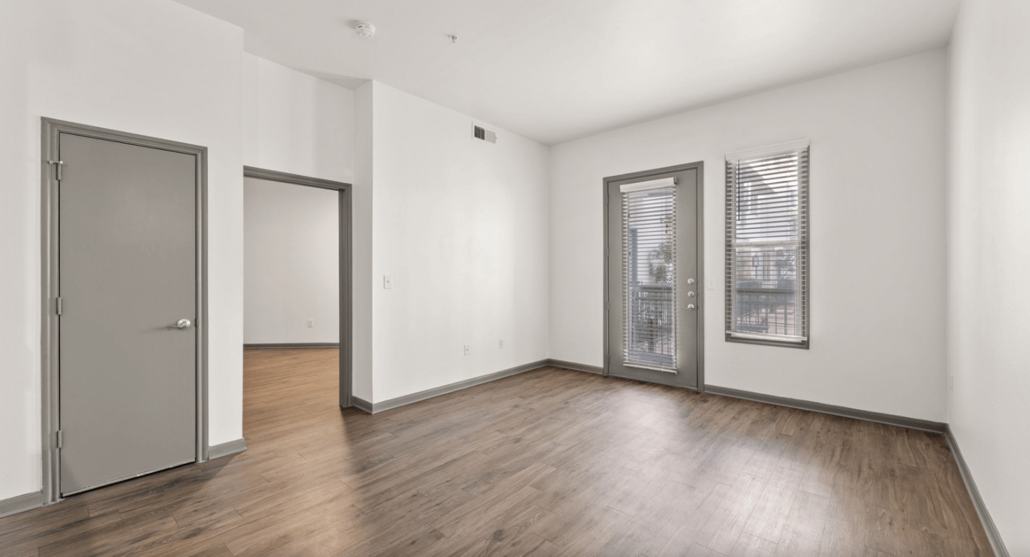Lease today, live up to 4 weeks free!!