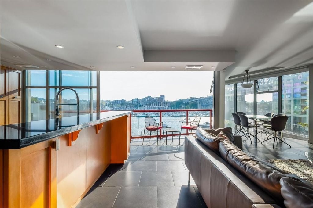 990 Beach Ave, #310