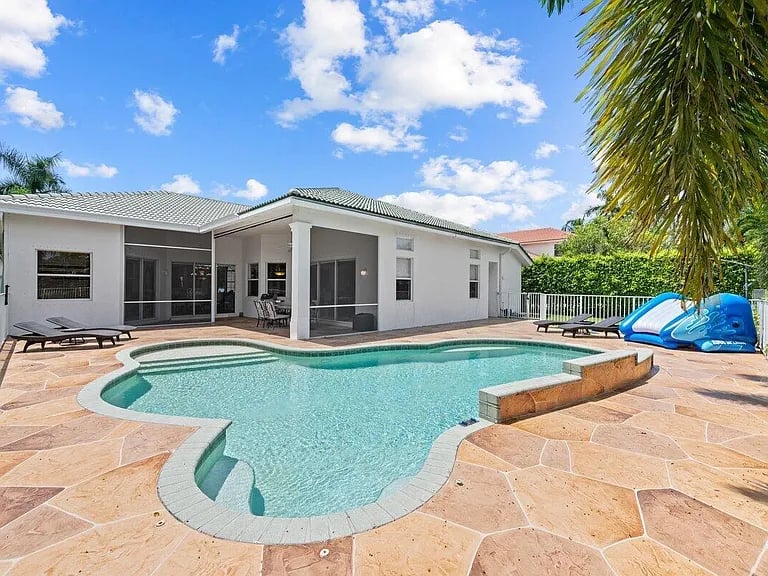 11727 Paradise Cove Lane