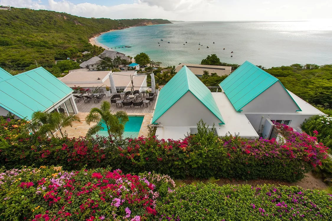 Ce blue Villa