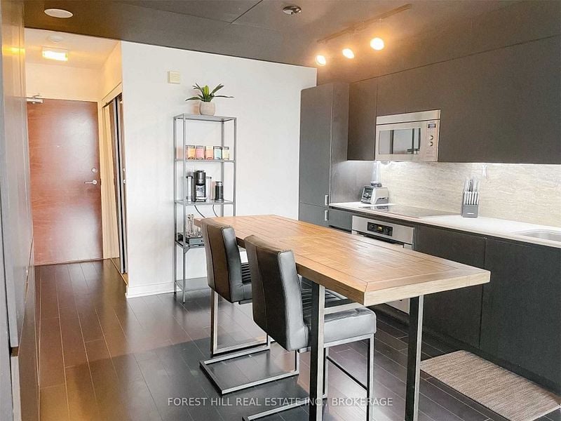 10 Capreol Court 605