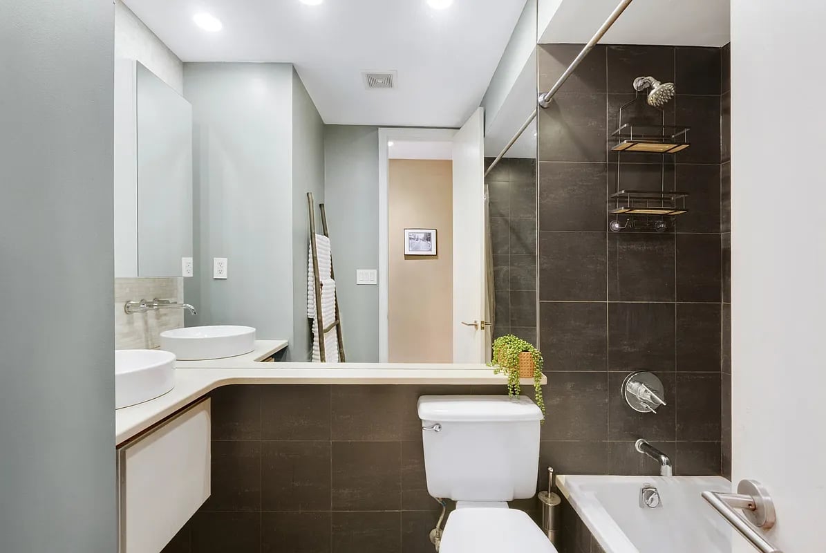 535 Clinton Street Unit: 2B