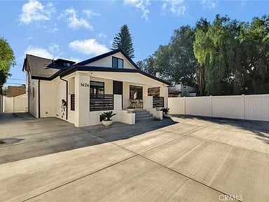 1626 Winona Blvd